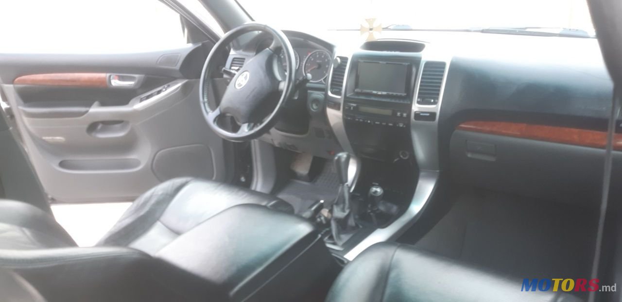 2006' Toyota Land Cruiser Prado photo #3