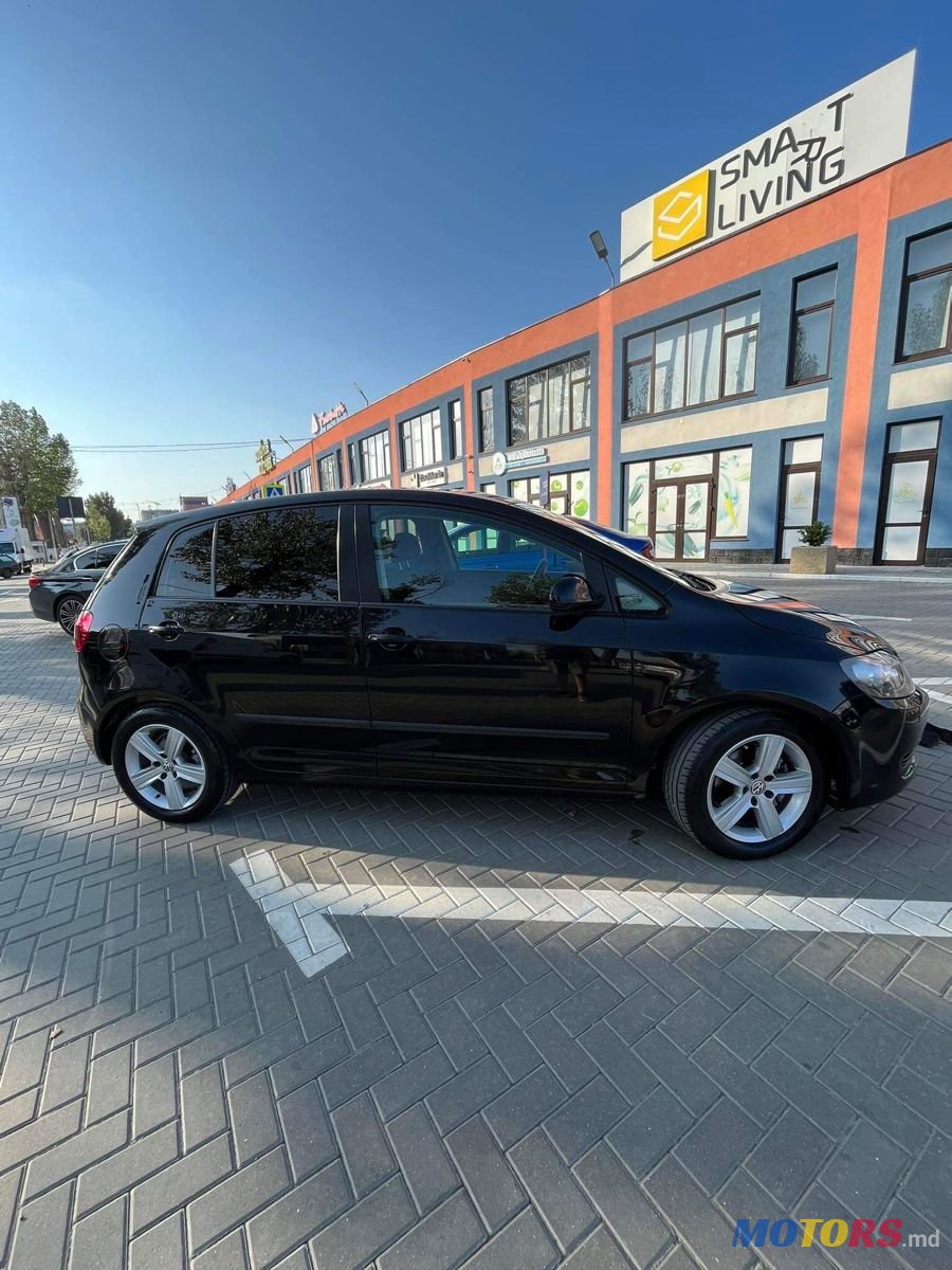 2010' Volkswagen Golf Plus photo #1