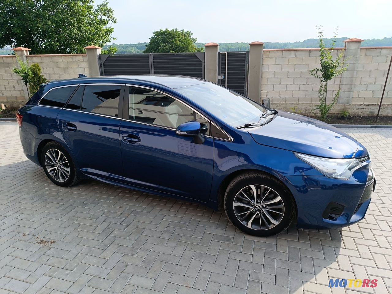 2015' Toyota Avensis photo #2