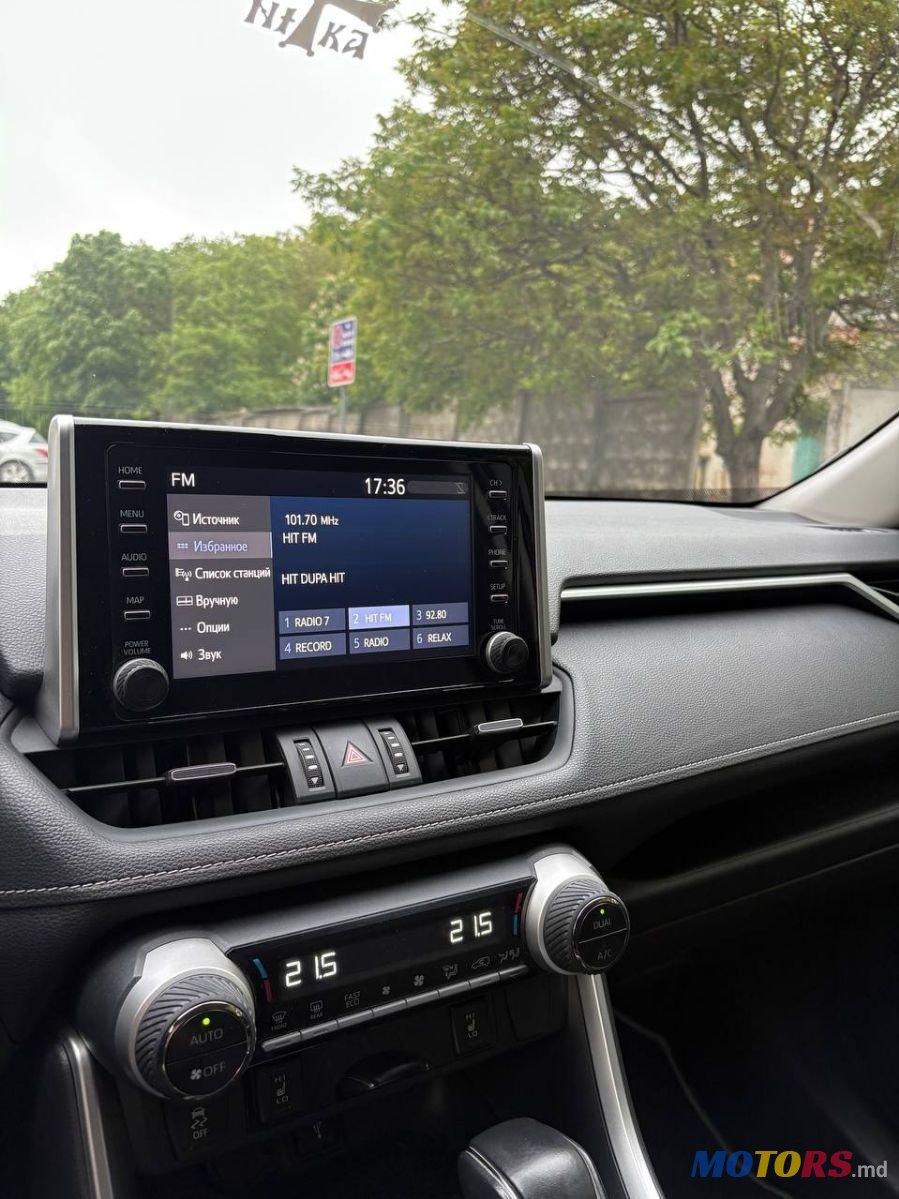 2020' Toyota RAV4 photo #4