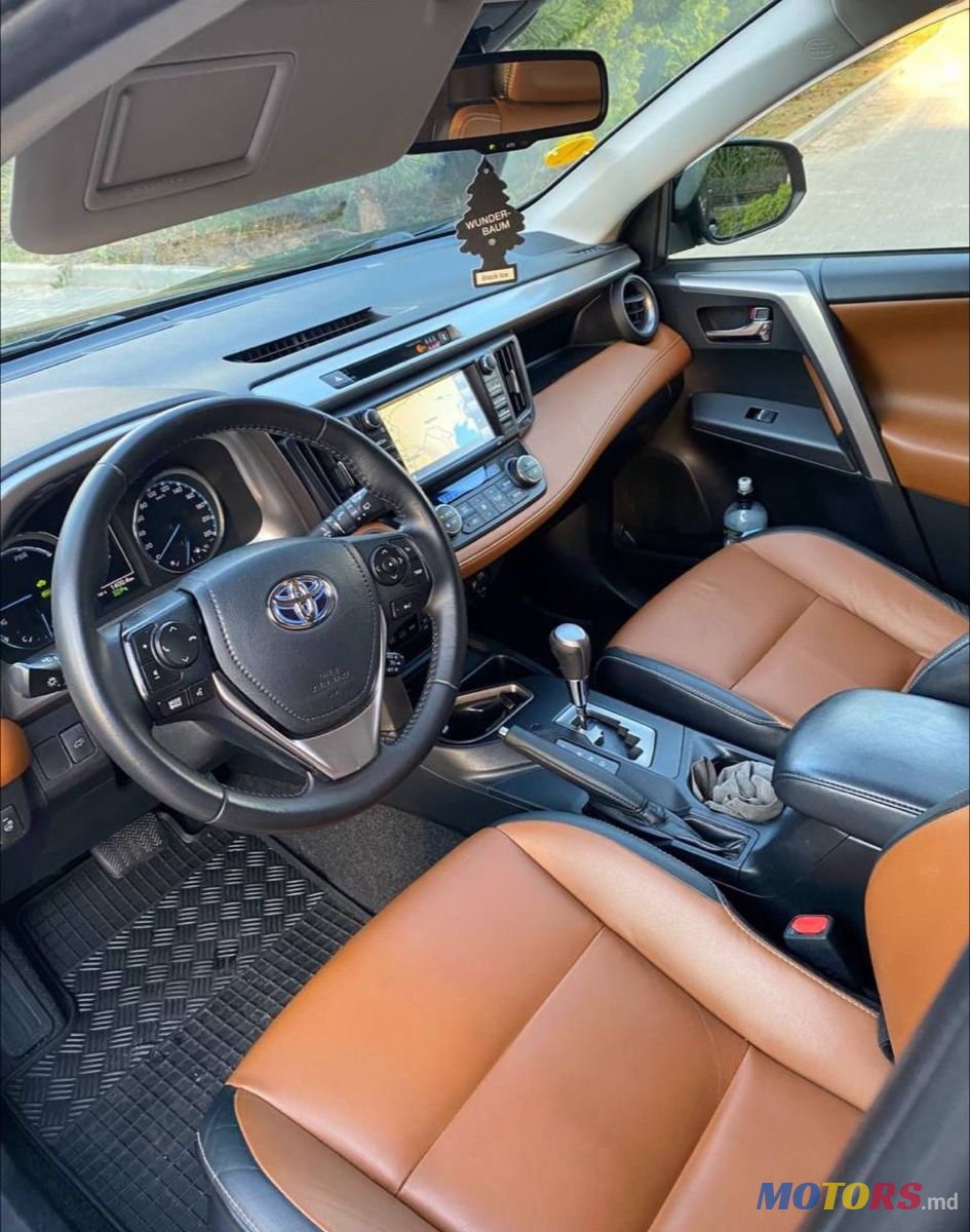 2018' Toyota RAV4 photo #6