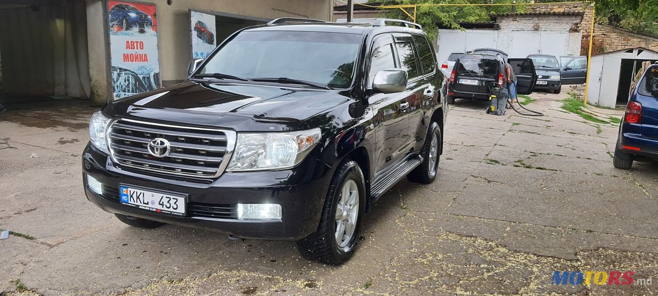 2009' Toyota Land Cruiser photo #3