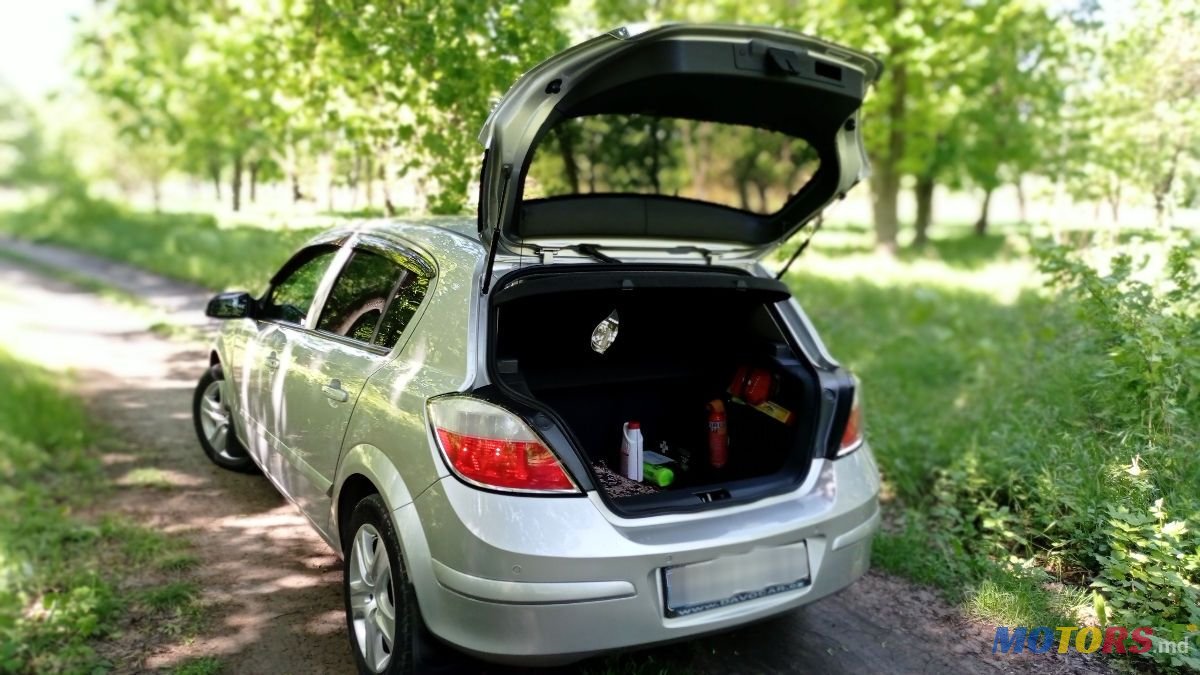 2008' Opel Astra photo #5