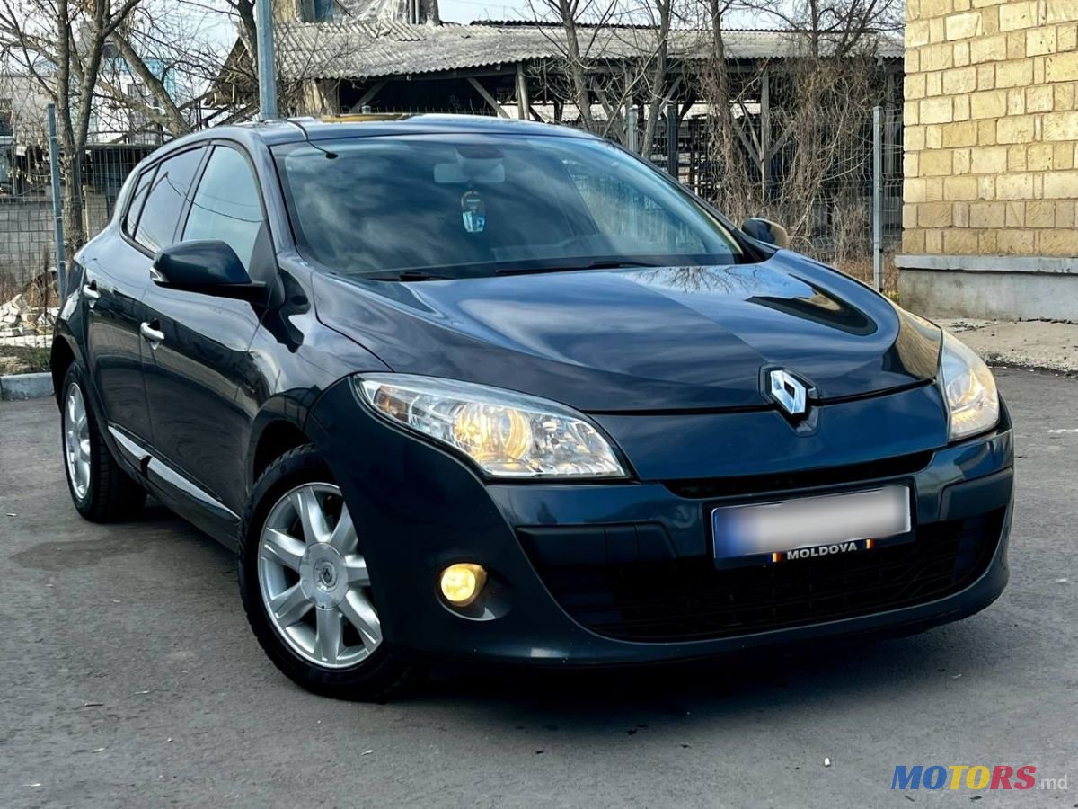 2011' Renault Megane photo #1