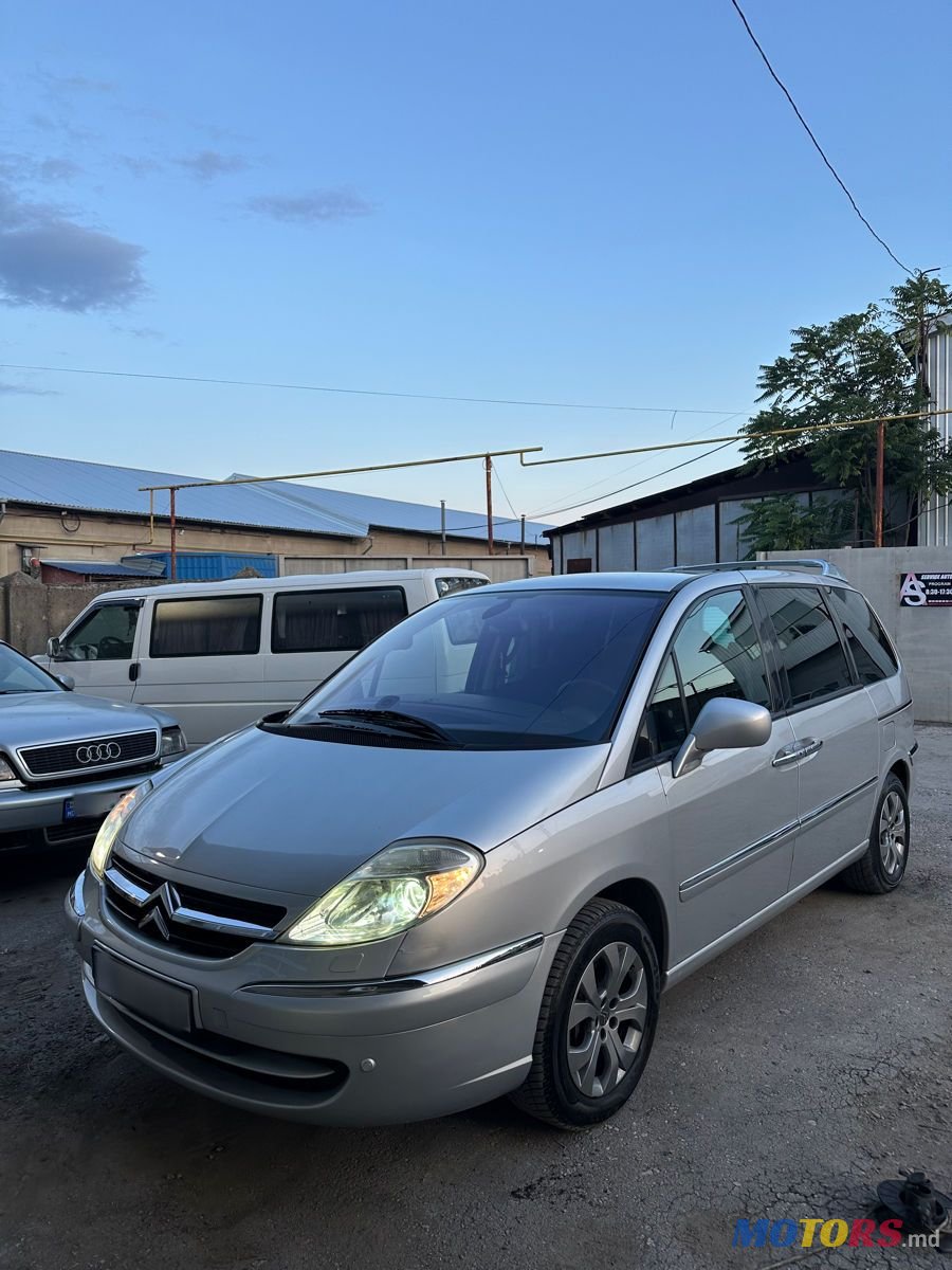 2012' Citroen C8 photo #1