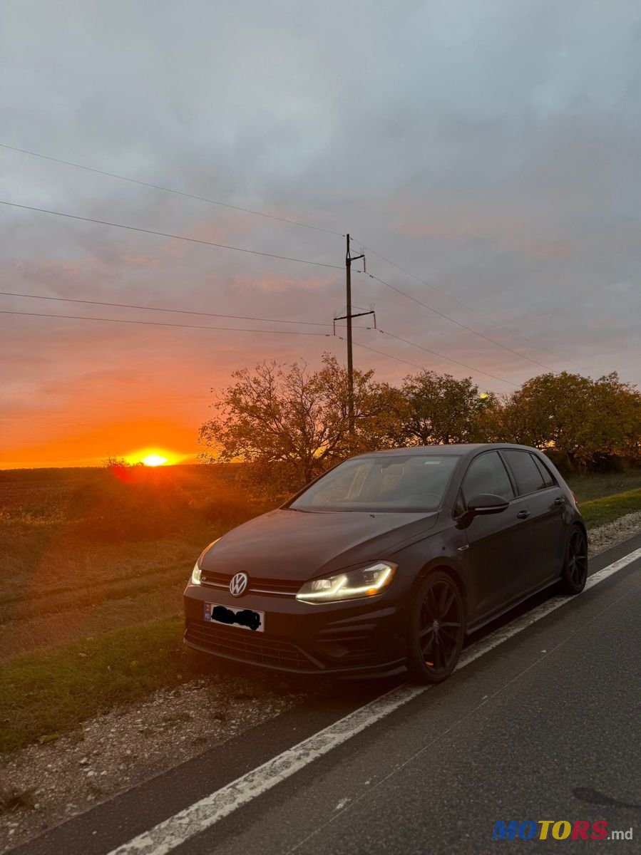 2018' Volkswagen Golf photo #3