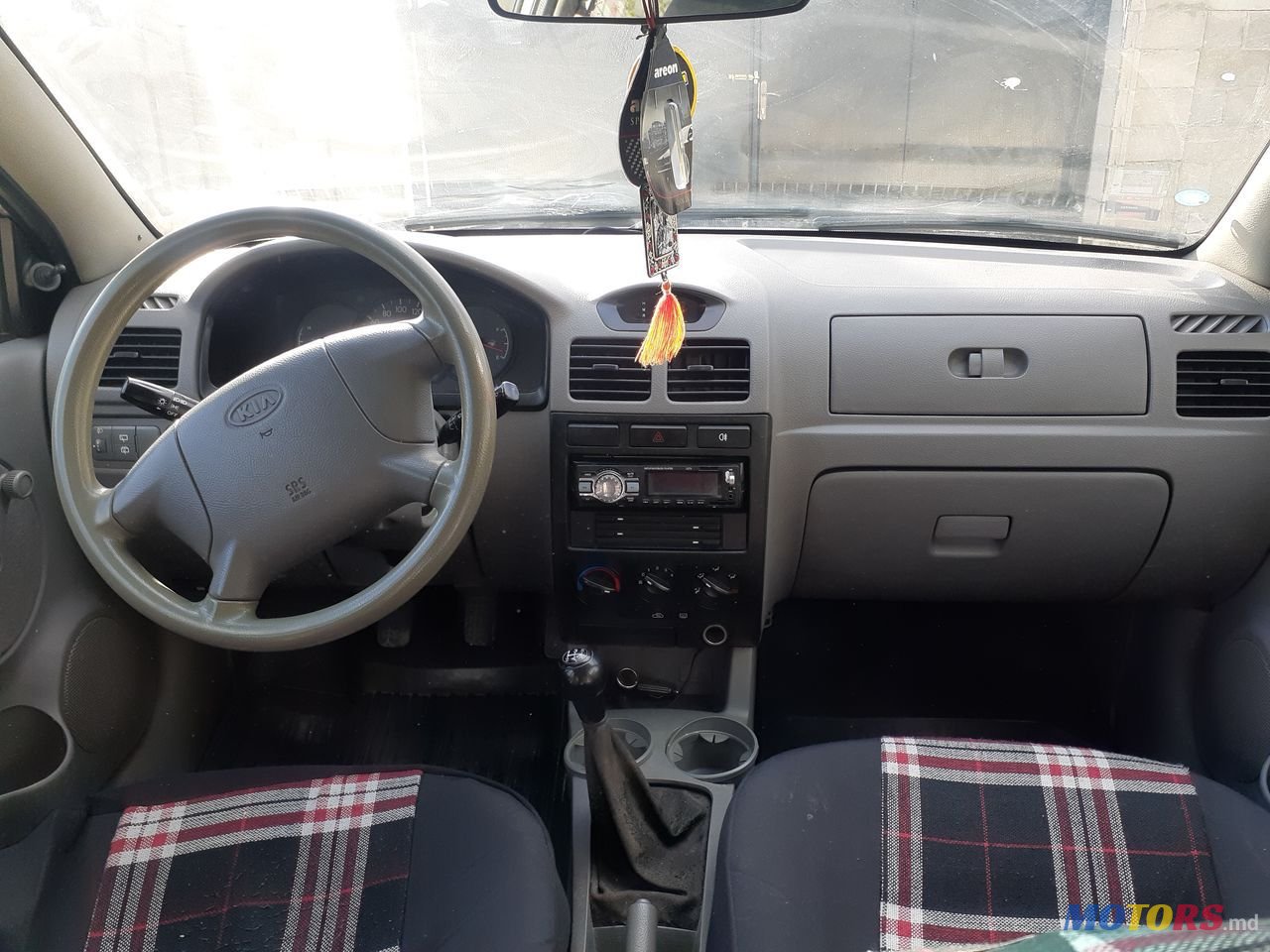 2004' Kia Rio photo #2