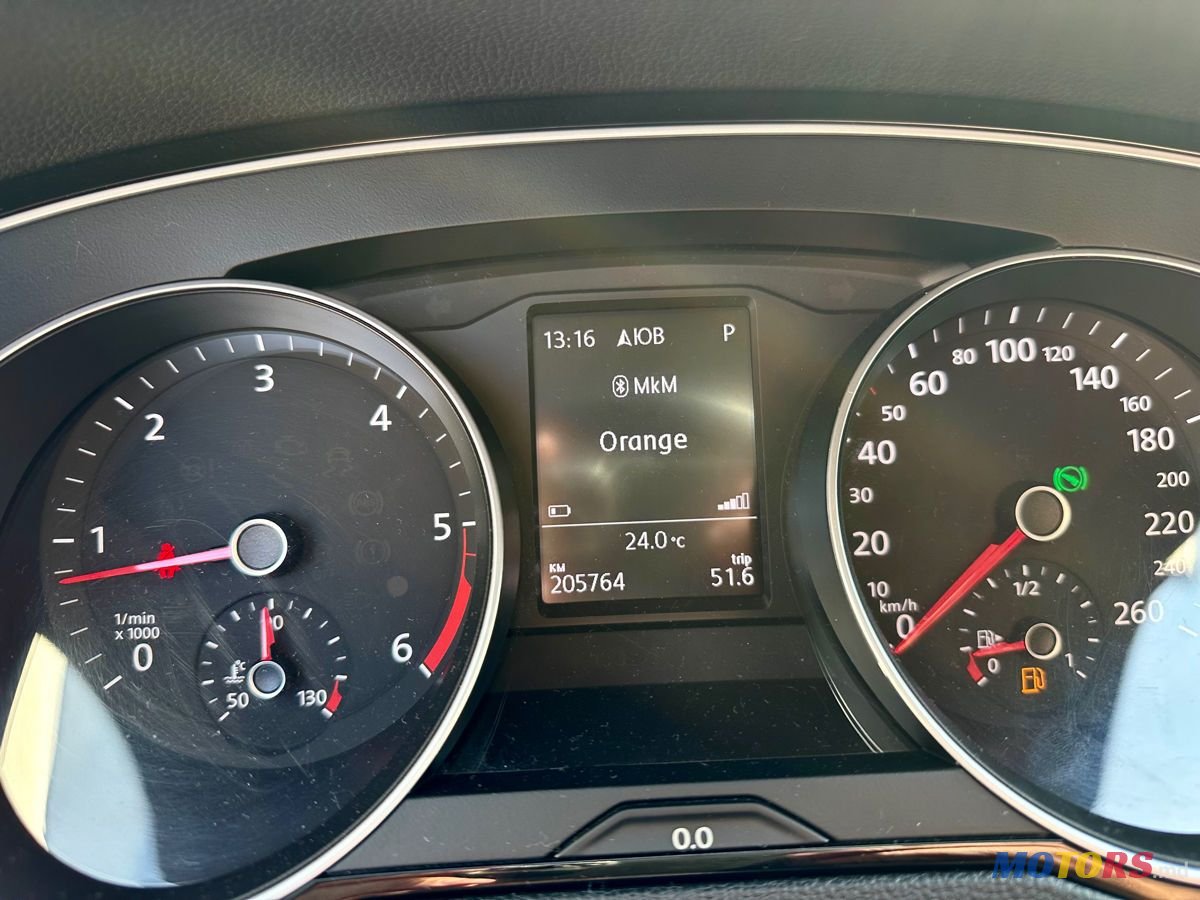 2015' Volkswagen Passat photo #6