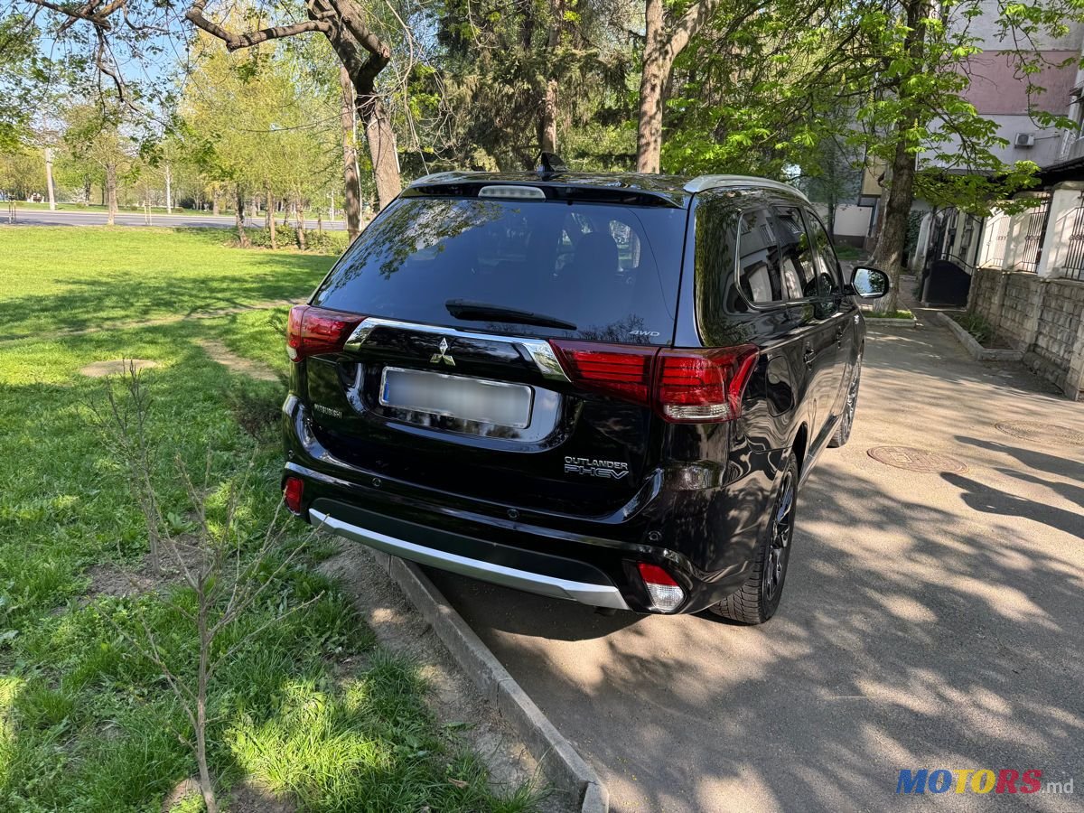 2015' Mitsubishi Outlander photo #5