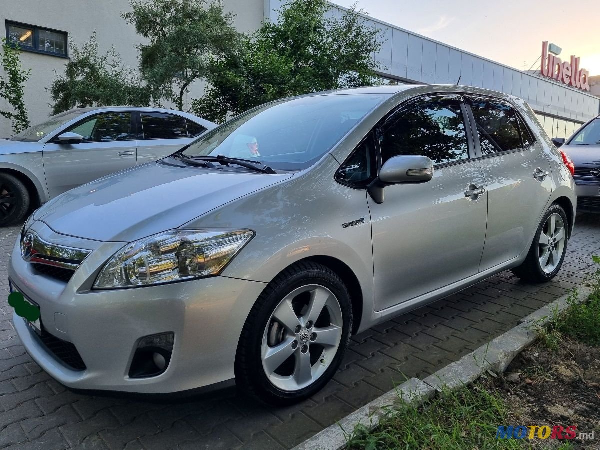 2011' Toyota Auris photo #2