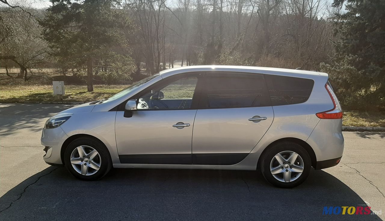 2012' Renault Grand Scenic photo #6