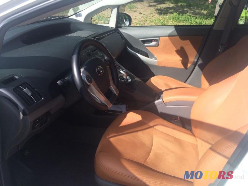 2010' Toyota Prius photo #3