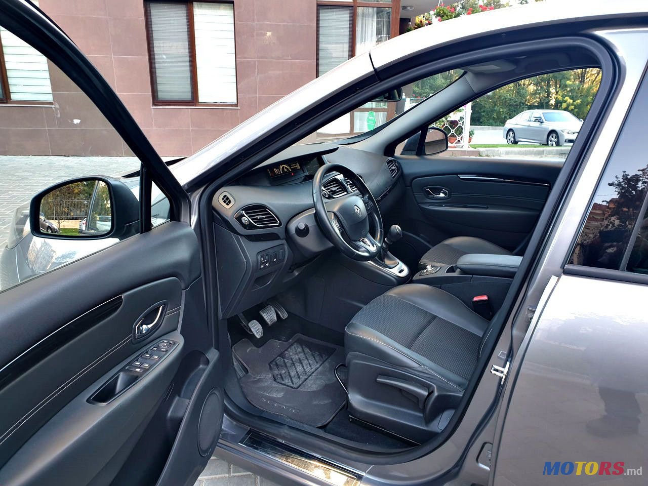 2013' Renault Scenic photo #5