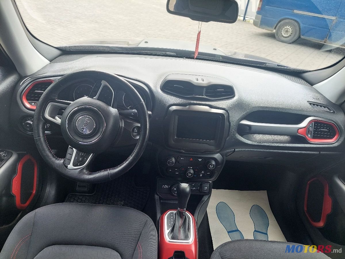 2019' Jeep Renegade photo #2