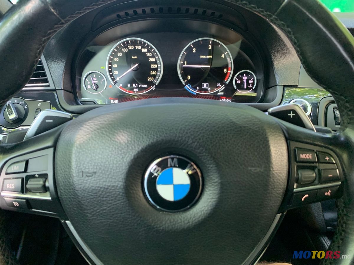 2011' BMW 5 Series photo #6