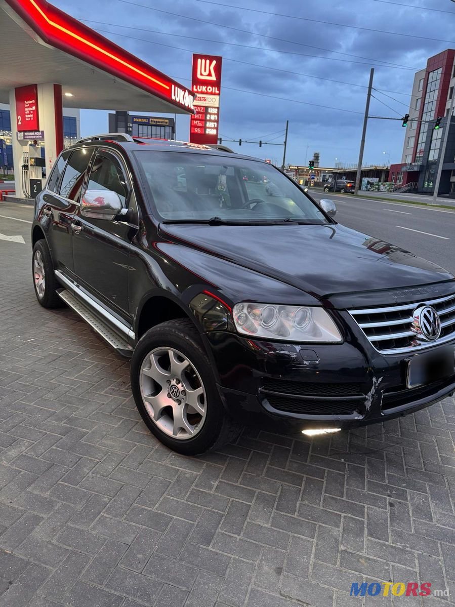 2005' Volkswagen Touareg photo #2