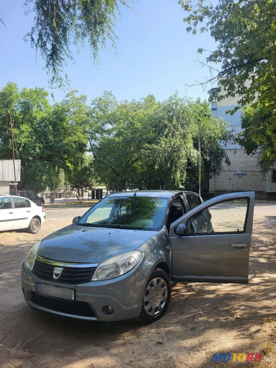 2008' Dacia Sandero photo #2