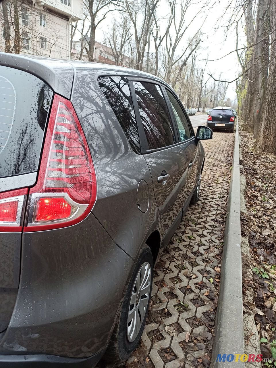 2010' Renault Scenic photo #5