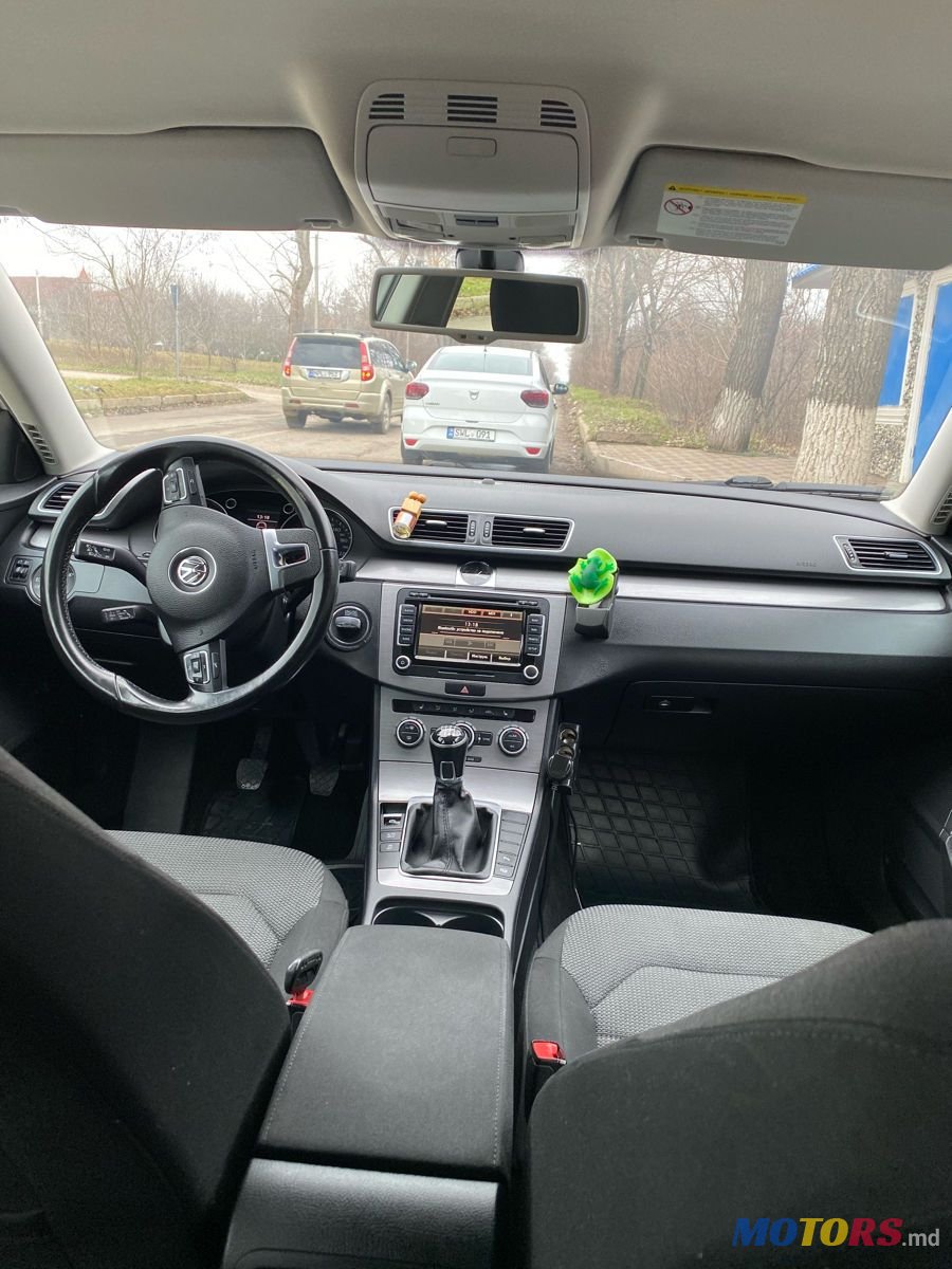 2013' Volkswagen Passat photo #2