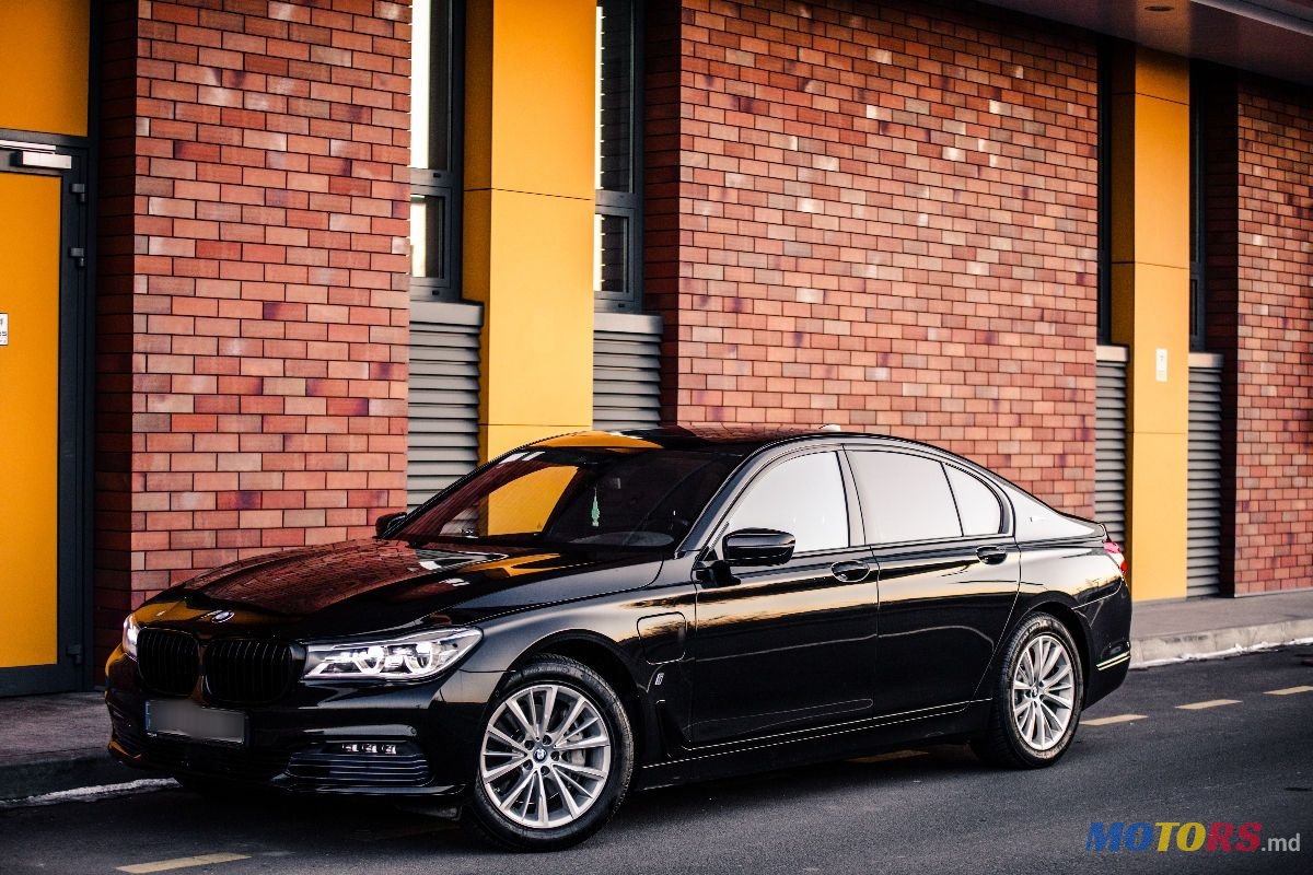 2016' BMW 7 Series photo #6