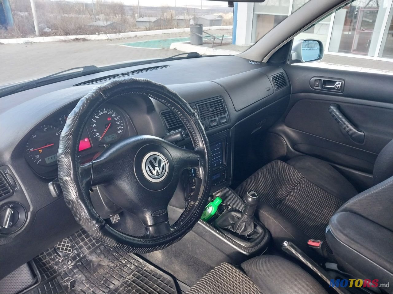 2002' Volkswagen Golf photo #1