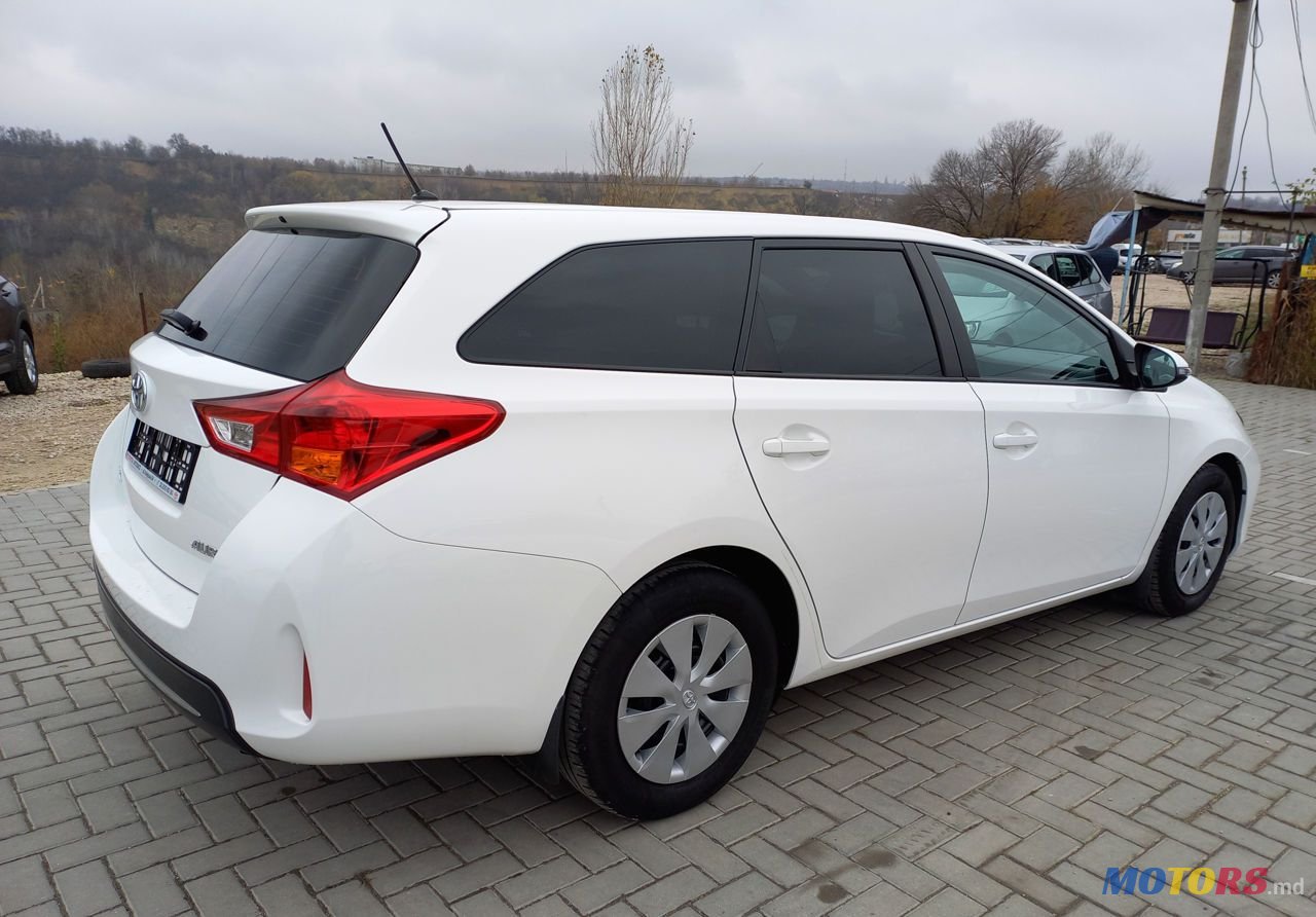 2015' Toyota Auris photo #4