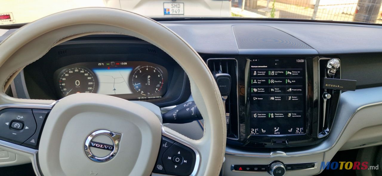 2018' Volvo XC60 photo #6