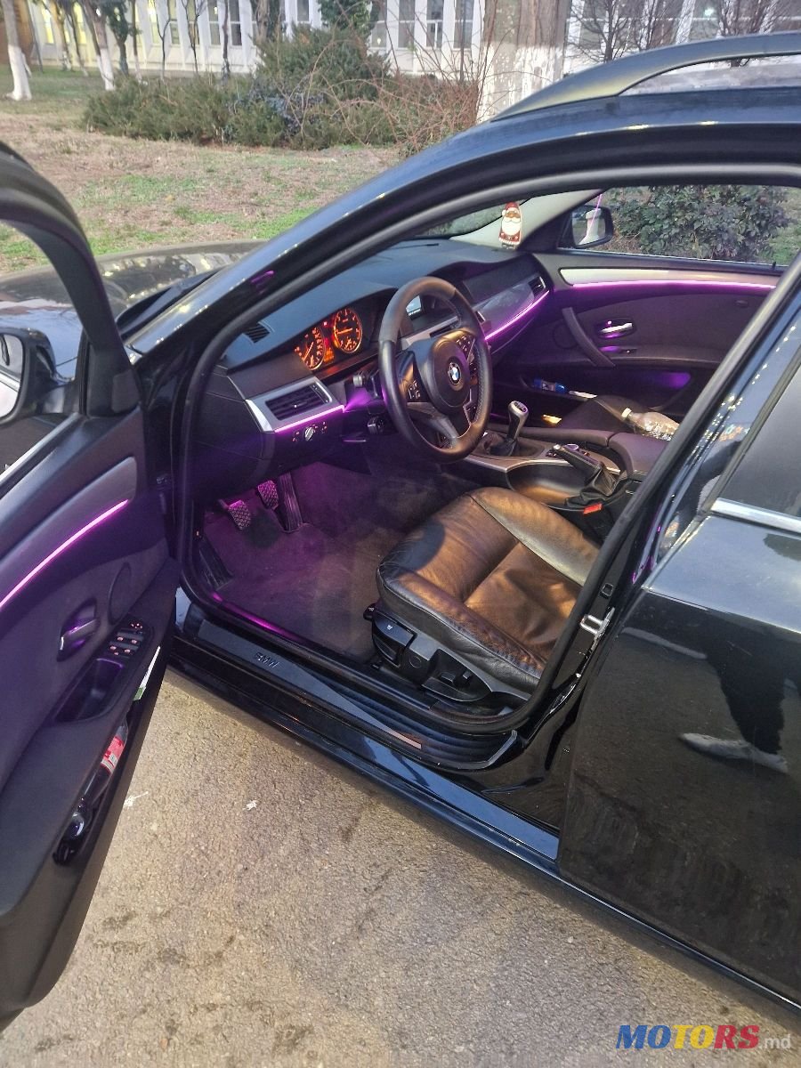 2009' BMW 5 Series Touring photo #2