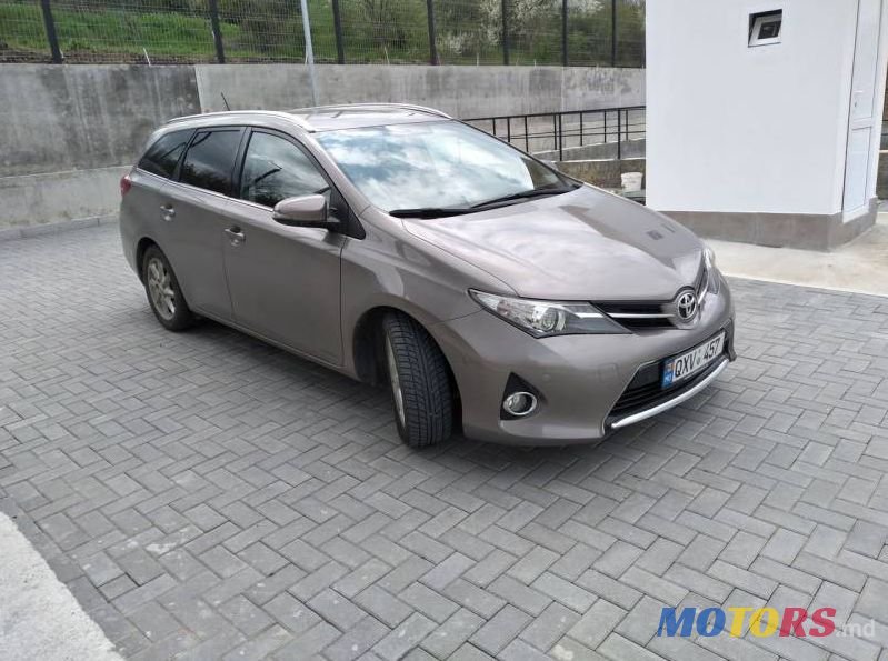 2014' Toyota Auris photo #4