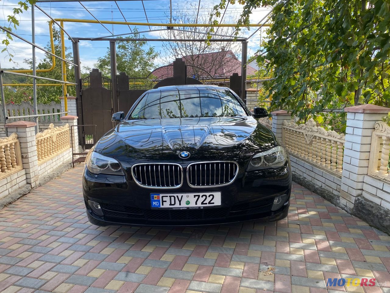 2010' BMW 5 Series photo #2