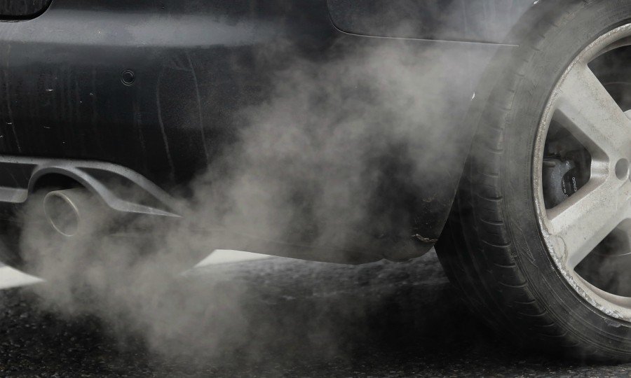 EU pushes for tougher 2030 CO2 targets for car industry