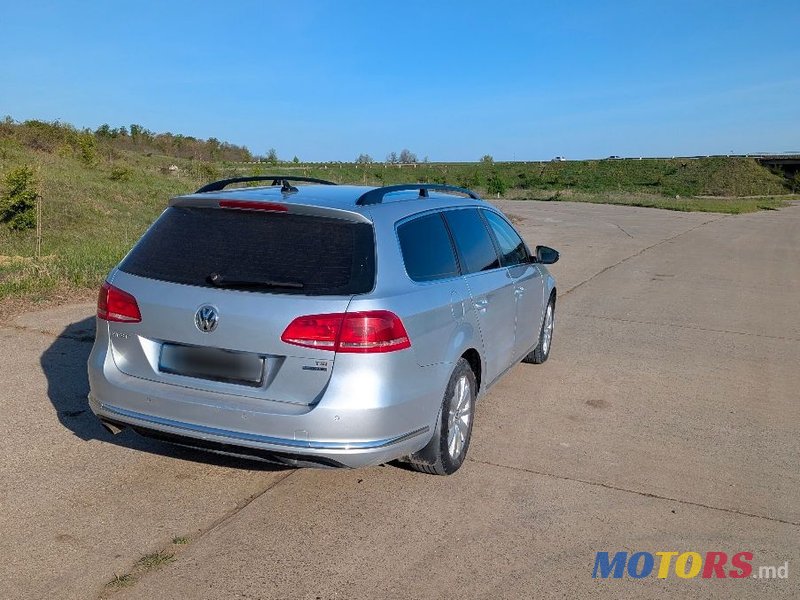2010' Volkswagen Passat photo #4
