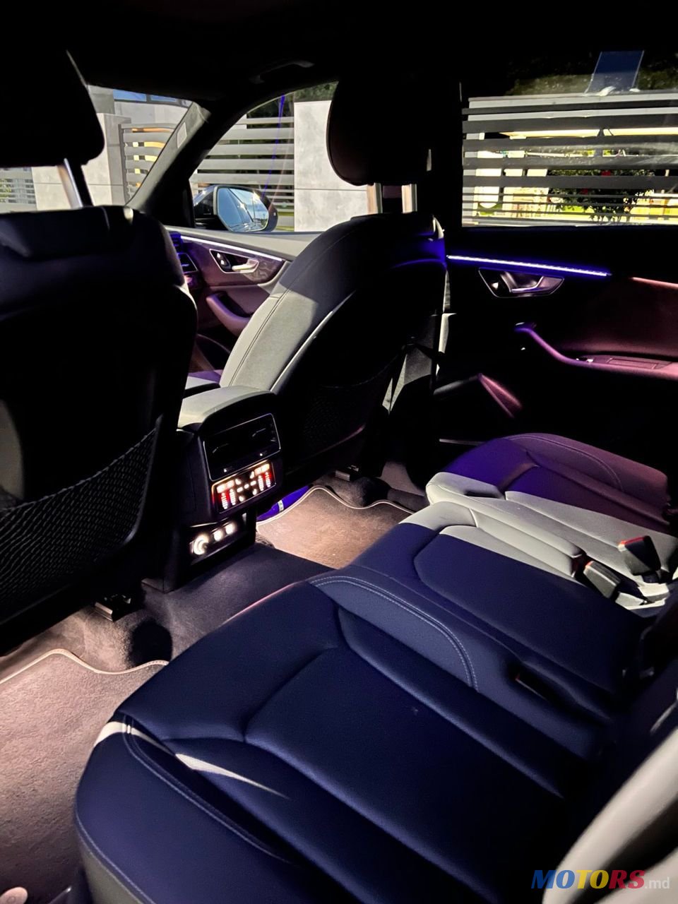 2019' Audi Q8 photo #6