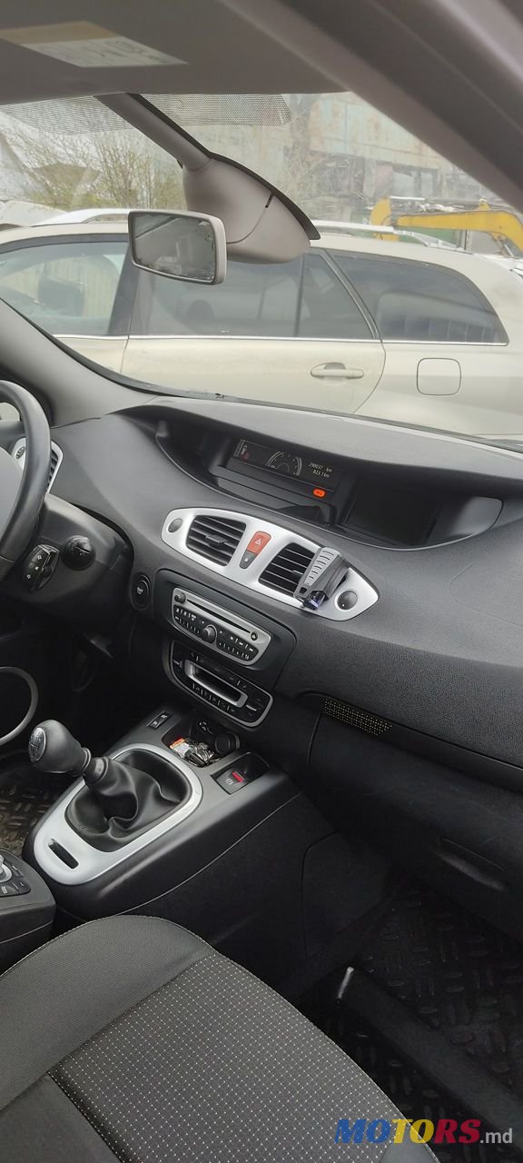 2010' Renault Scenic photo #4