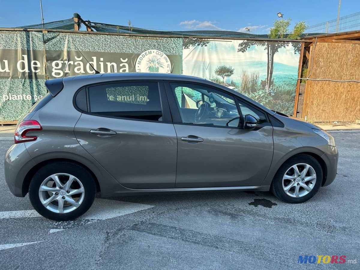 2012' Peugeot 208 photo #3