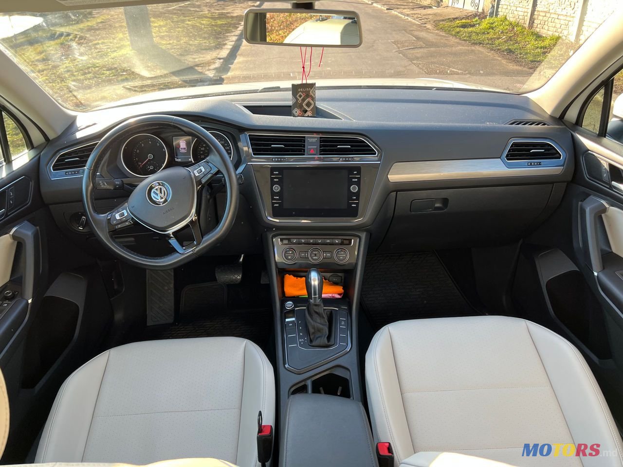 2018' Volkswagen Tiguan photo #5