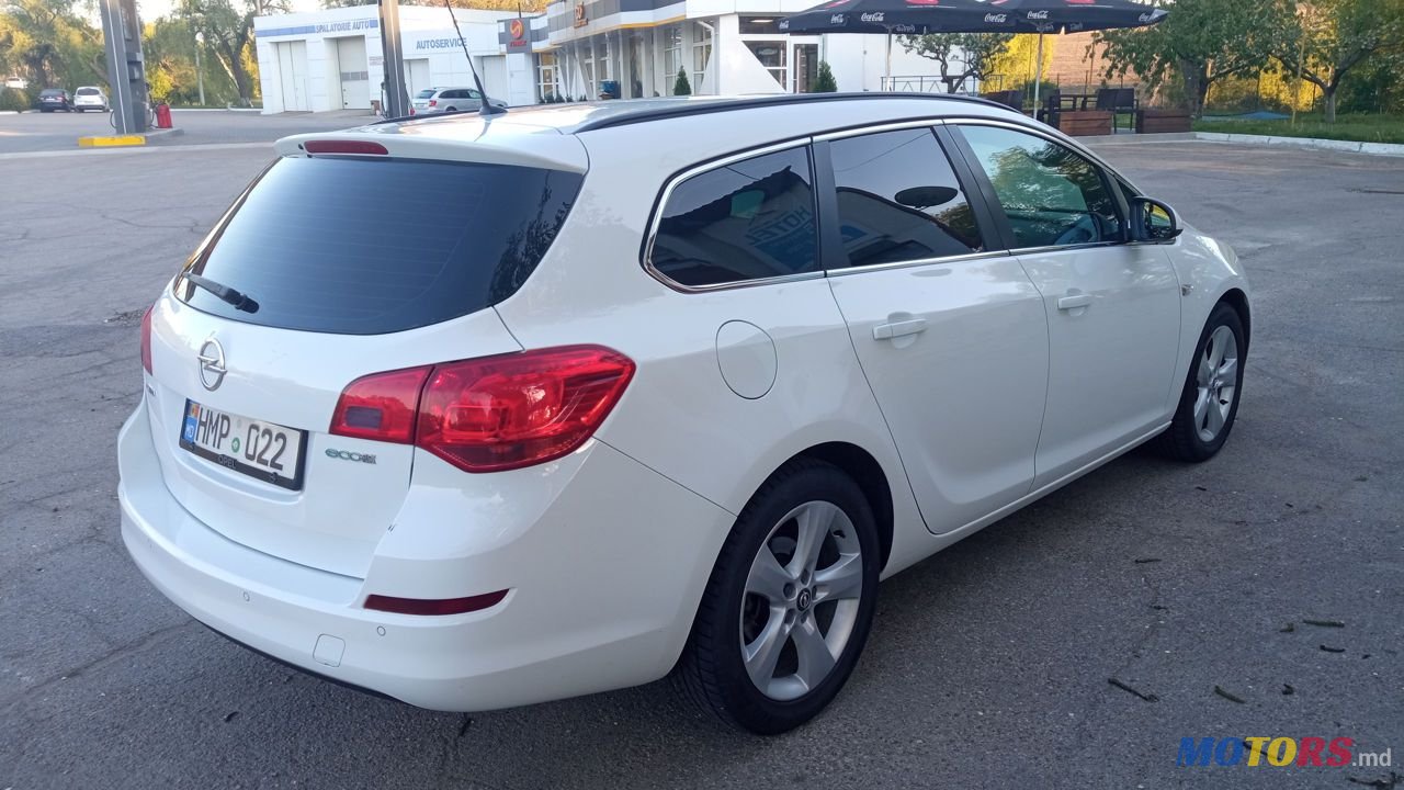 2011' Opel Astra photo #5