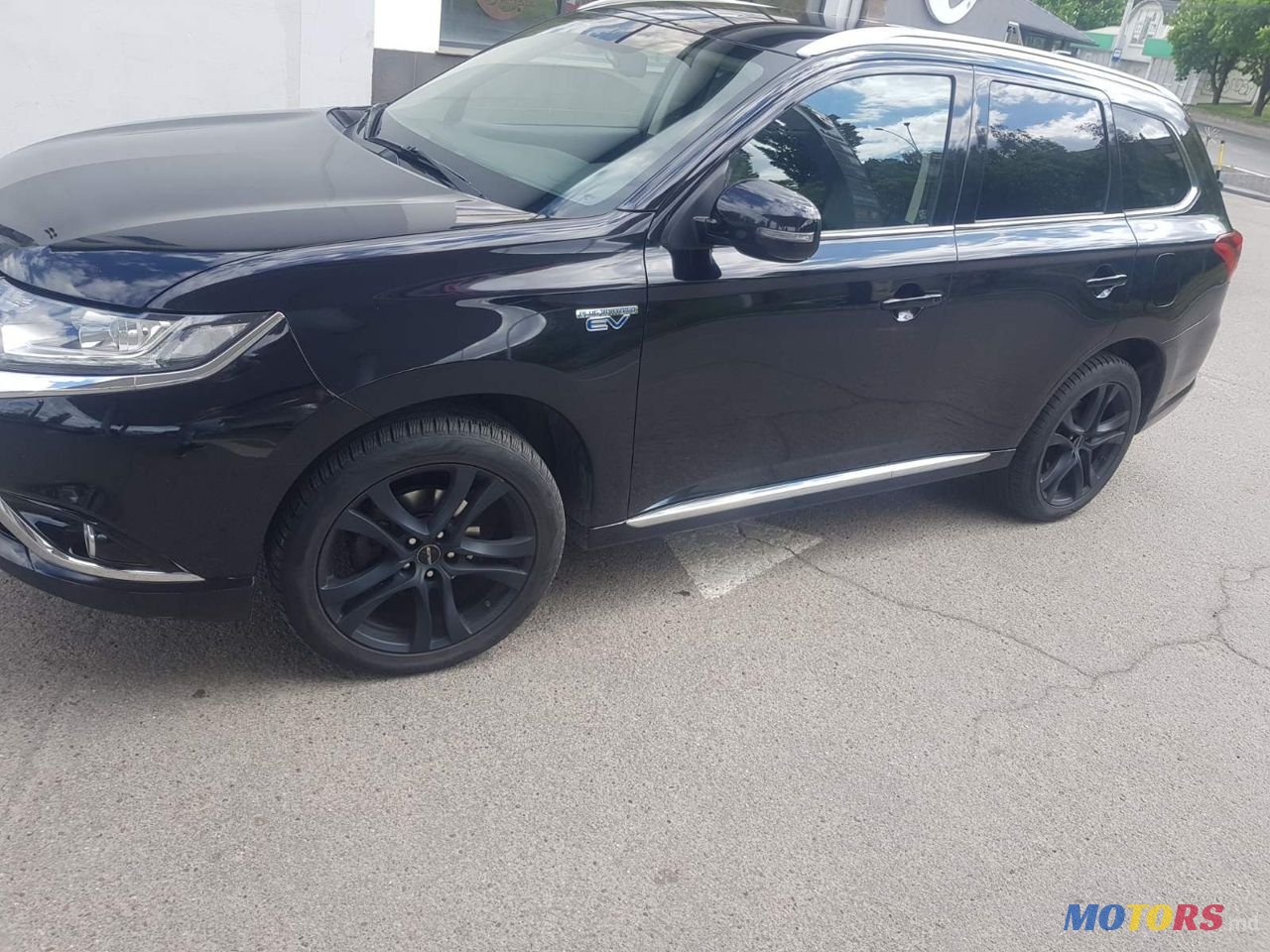 2015' Mitsubishi Outlander photo #2