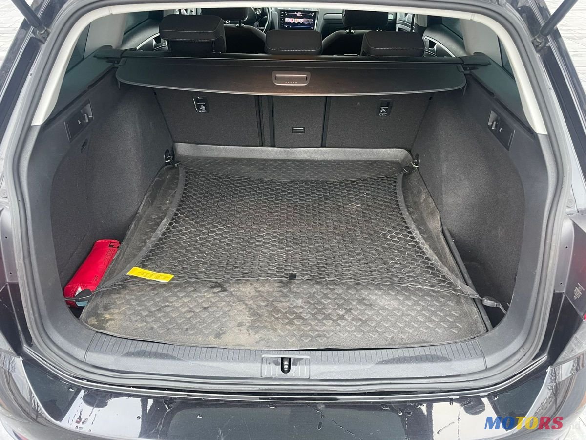 2017' Volkswagen Golf photo #5