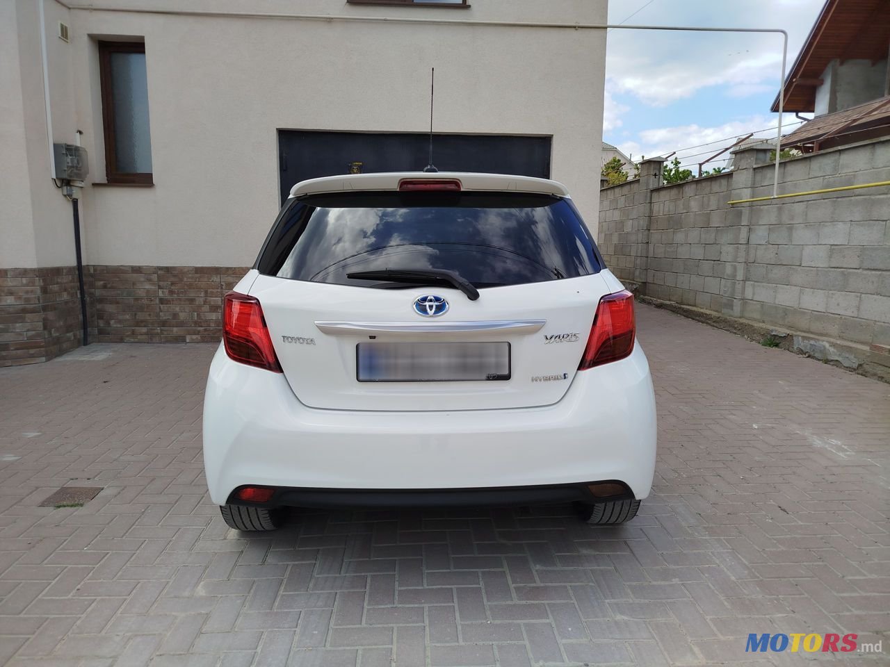 2016' Toyota Yaris photo #2