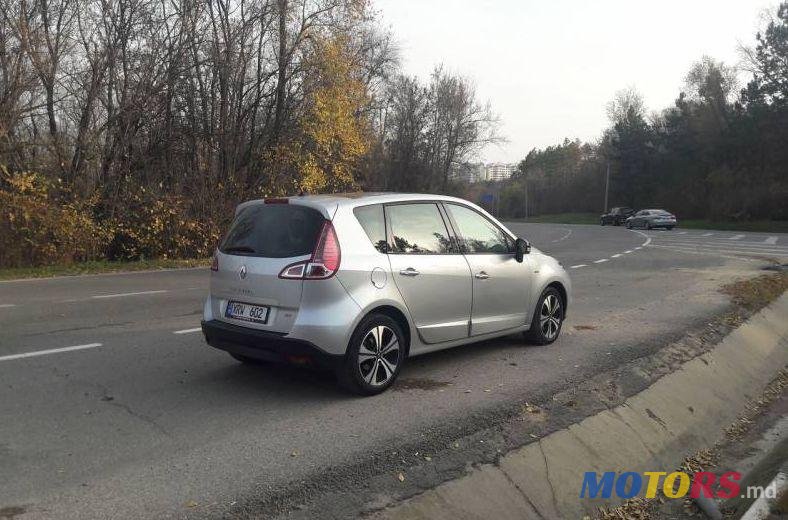 2011' Renault Scenic photo #1