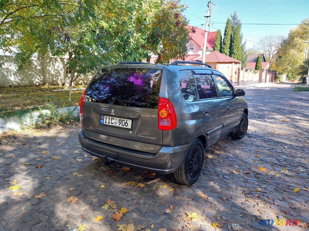 2004' Mitsubishi Space Star photo #2