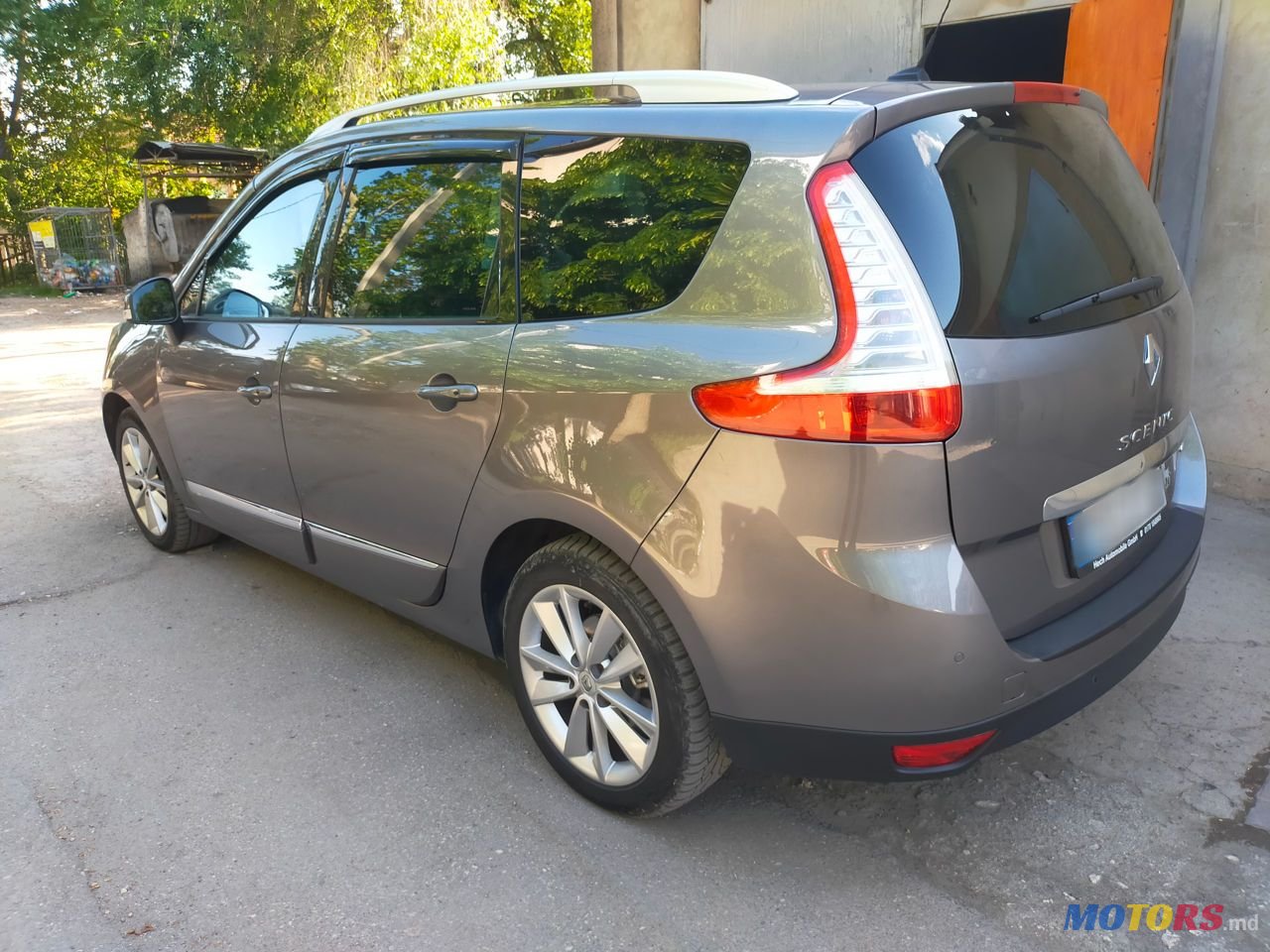 2014' Renault Grand Scenic photo #2