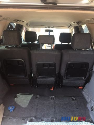 2001' Toyota Avensis Verso photo #1