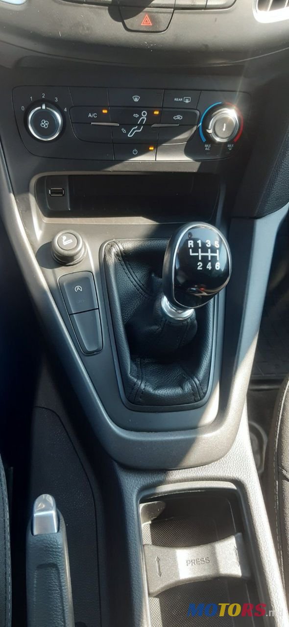 2016' Ford Focus photo #3