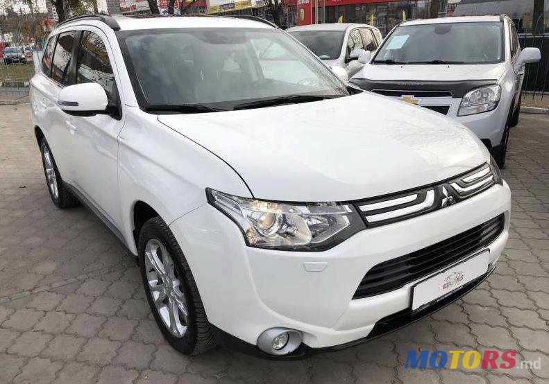 2013' Mitsubishi Outlander photo #1