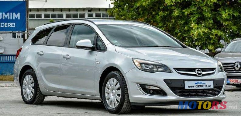 2013' Opel Astra photo #1