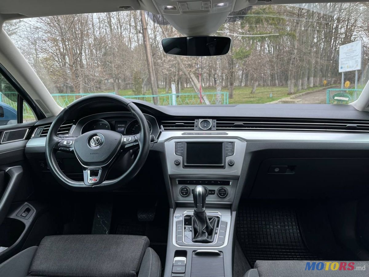 2016' Volkswagen Passat photo #6