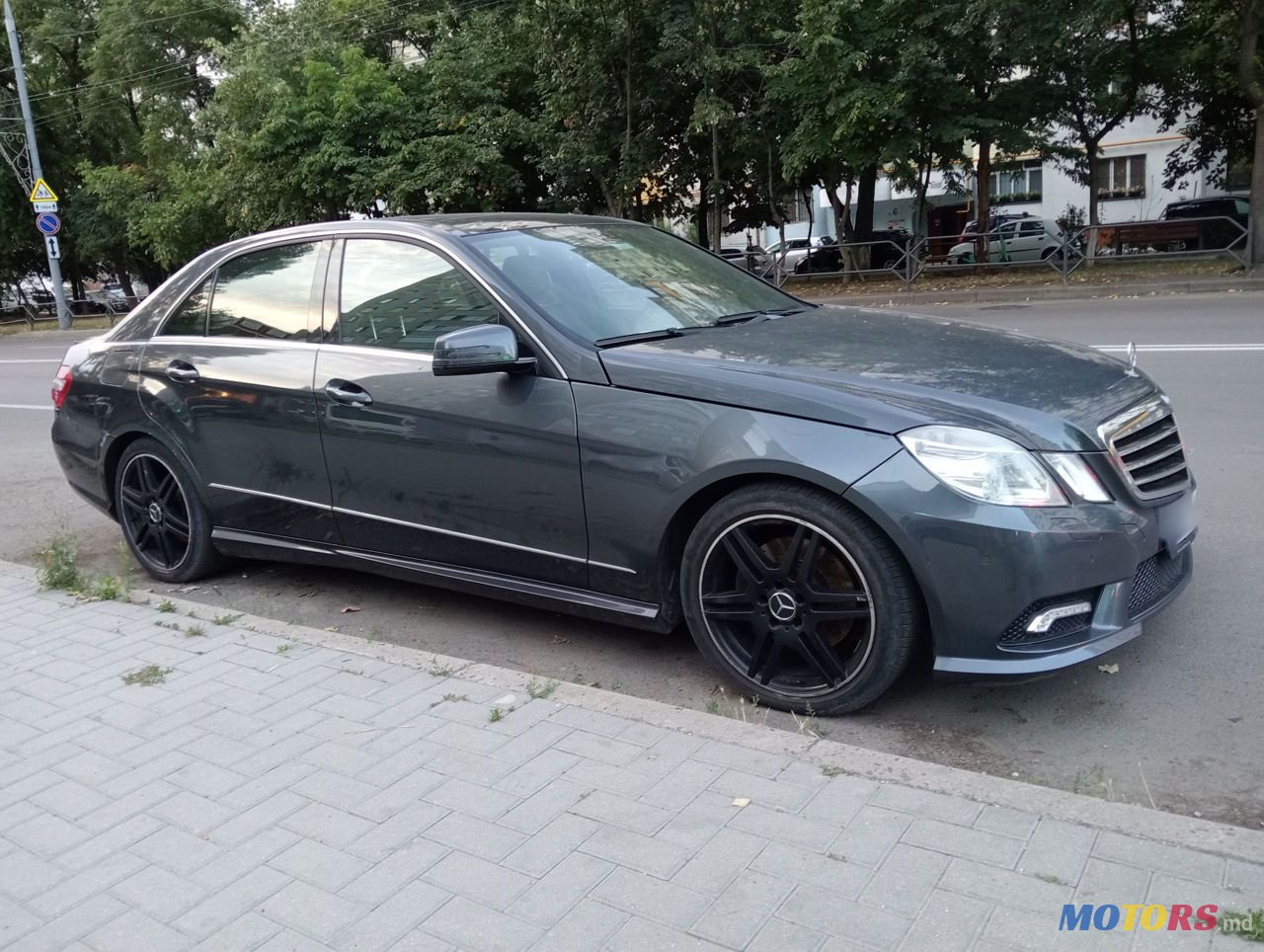 2009' Mercedes-Benz E-Class photo #2