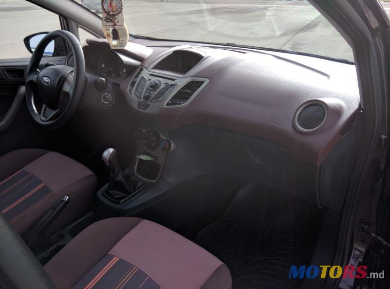 2010' Ford Fiesta photo #7